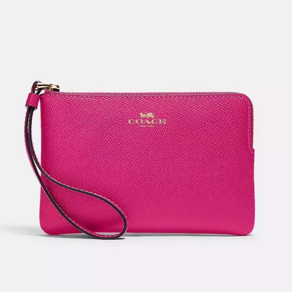 Coach Corner Zip Wristlet-Pink